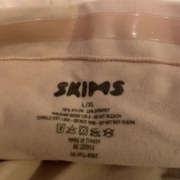 SKIMS SCULPTING SHORT MID THIGH W/ OPEN GUSSET - Picture 6 of 7